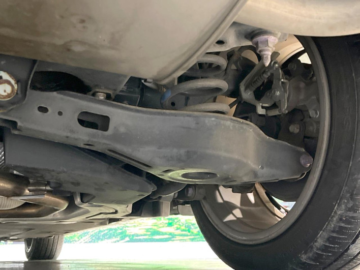 2017 Toyota Prius PHV DLA-ZVW52 (UW-69f80e2cbbda4)[10]
