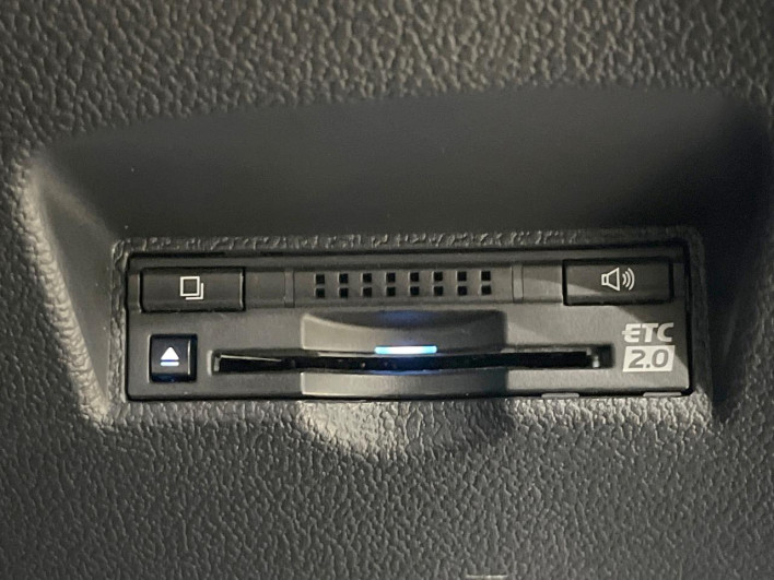 2017 Toyota Prius PHV DLA-ZVW52 (UW-69f80e2cbbda4)[22]