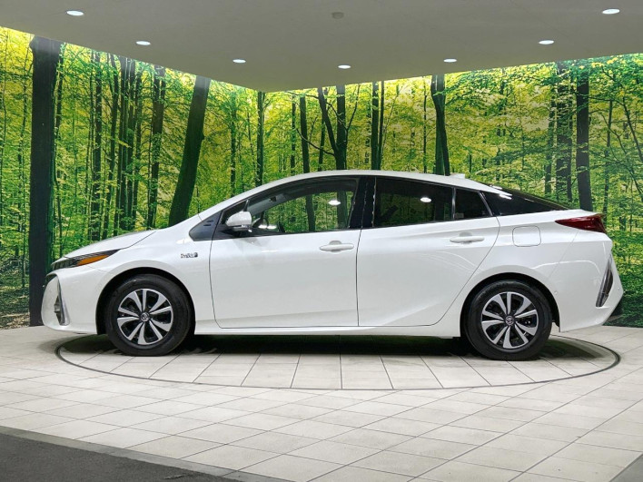 2018 Toyota Prius PHV DLA-ZVW52 (UW-69f80e2d2623b)[6]