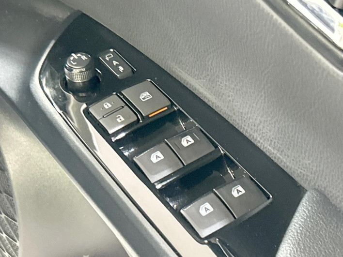 2018 Toyota Prius PHV DLA-ZVW52 (UW-69f80e2d2623b)[15]