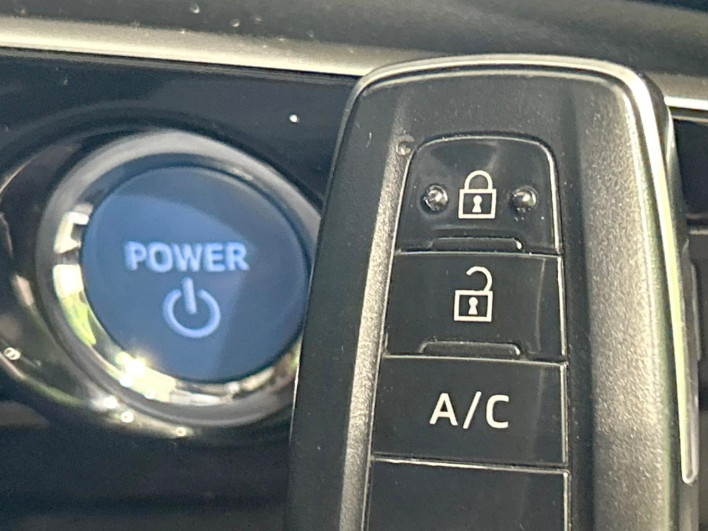 2018 Toyota Prius PHV DLA-ZVW52 (UW-69f80e2d2623b)[20]