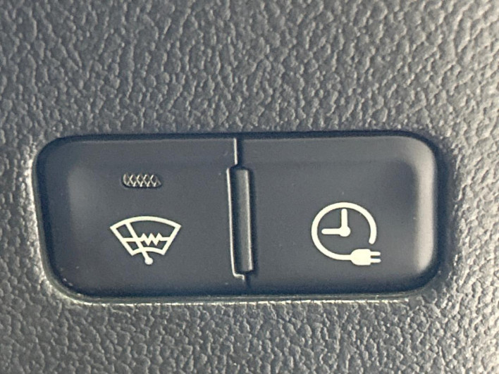 2018 Toyota Prius PHV DLA-ZVW52 (UW-69f80e2d2623b)[17]