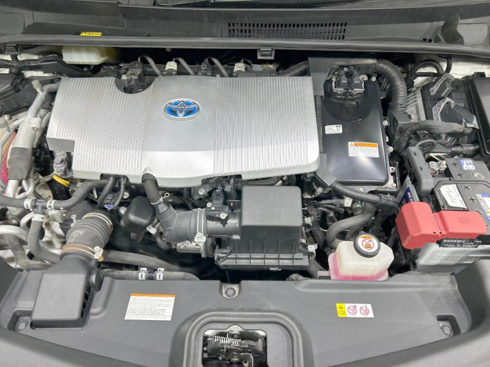 2018 Toyota Prius PHV DLA-ZVW52 (UW-69f80e2d2623b)[4]