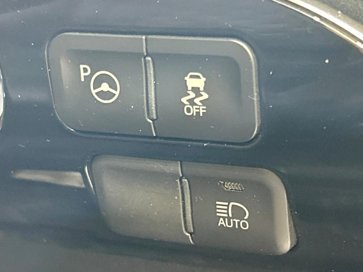 2018 Toyota Prius PHV DLA-ZVW52 (UW-69f80e2d2623b)[19]