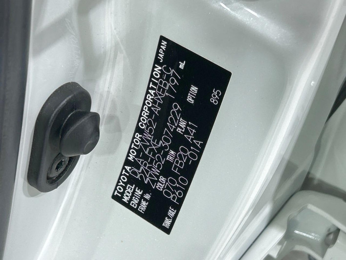 2018 Toyota Prius PHV DLA-ZVW52 (UW-69f80e2d2623b)[1]
