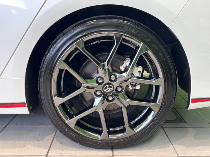 2018 Toyota Prius PHV DLA-ZVW52 (UW-69f80e2d4e034)[24]