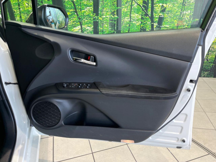 2018 Toyota Prius PHV DLA-ZVW52 (UW-69f80e2d4e034)[29]