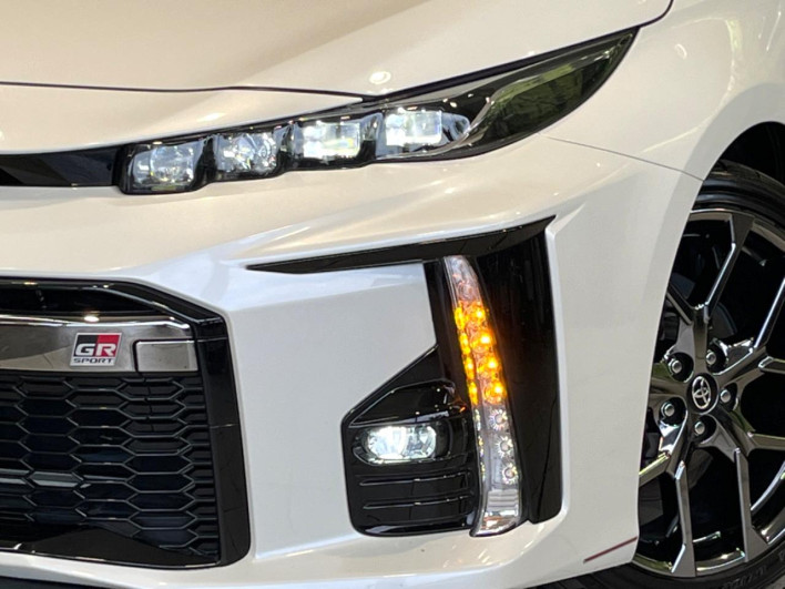2018 Toyota Prius PHV DLA-ZVW52 (UW-69f80e2d4e034)[18]