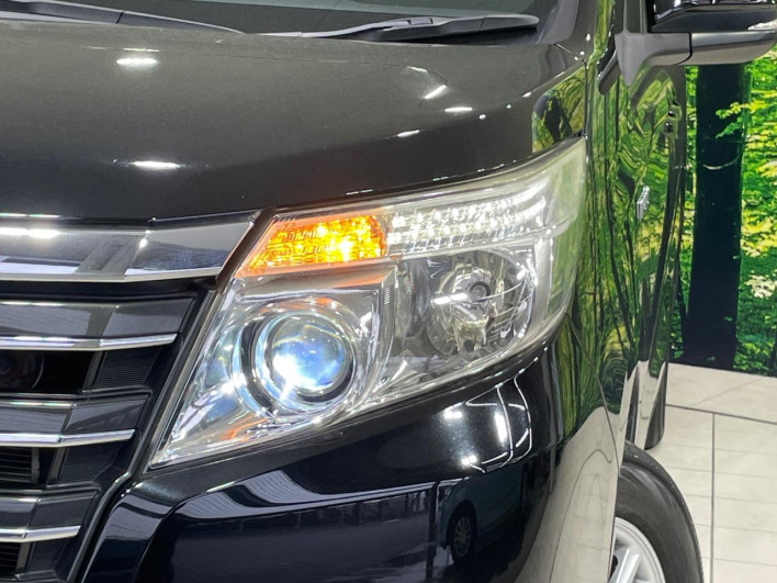 2014 Toyota Noah DAA-ZWR80G (UW-69f80e31d15db)[15]