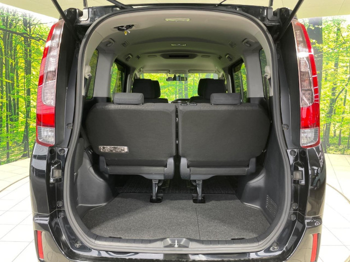 2014 Toyota Noah DAA-ZWR80G (UW-69f80e31d15db)[26]