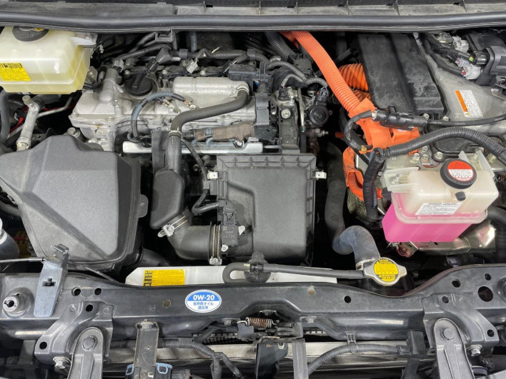 2014 Toyota Noah DAA-ZWR80G (UW-69f80e31d15db)[25]