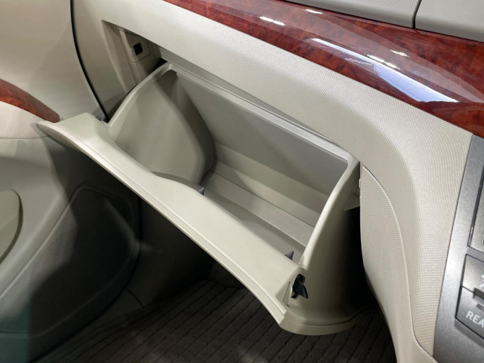 2011 Toyota Estima DBA-ACR50W (UW-69f95dd76a3d6)[28]