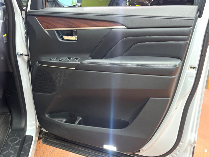 2022 Mitsubishi Delica D:5 3DA-CV1W (UW-69f95e03c5a9b)[21]