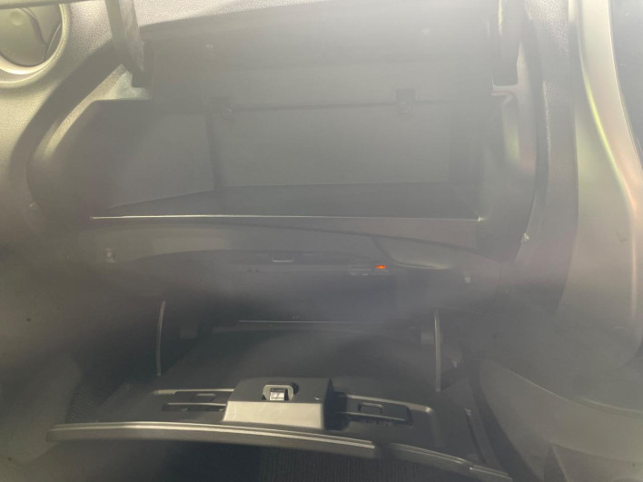 2013 Nissan Note DBA-E12 (UW-69f95e0c9af8f)[15]