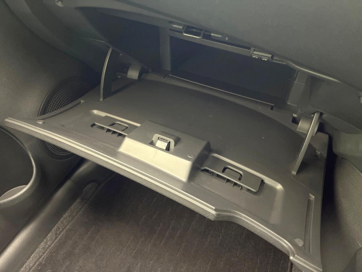 2017 Nissan Note DBA-E12 (UW-69f95e0f021e0)[23]