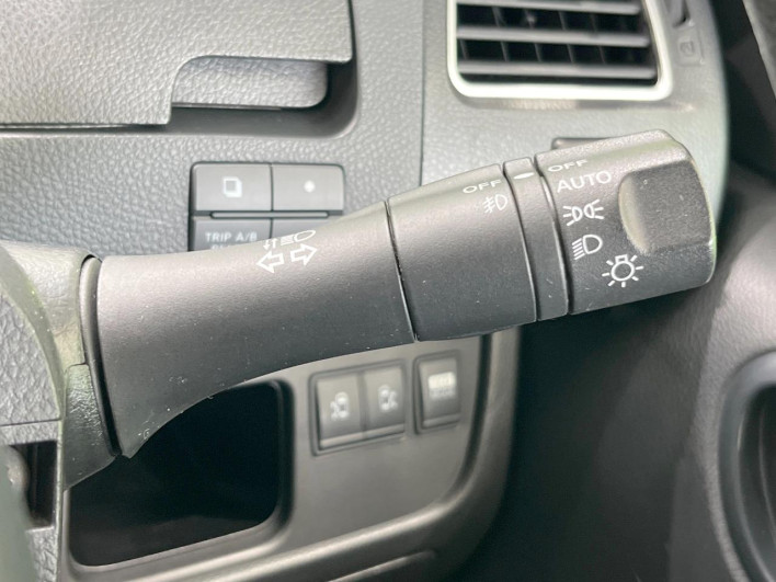 2012 Nissan Serena DBA-FC26 (UW-69f95e11bd411)[29]