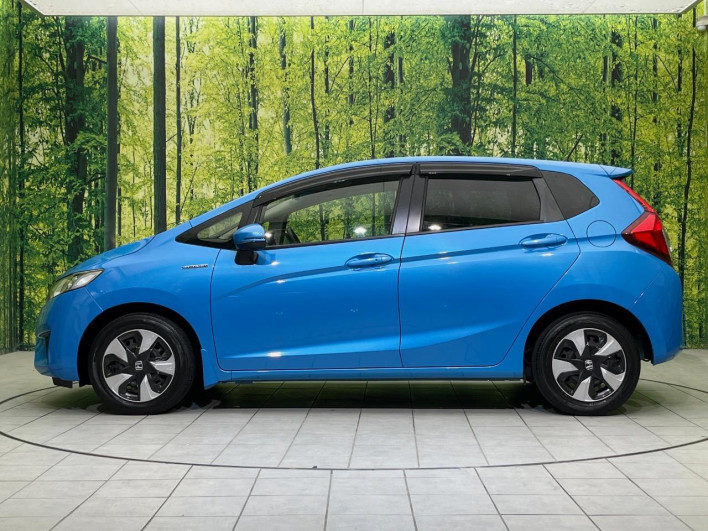 2015 Honda Fit Hybrid DAA-GP5 (UW-69f95e24ad575)[12]