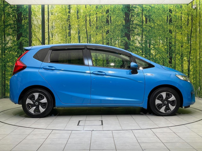 2015 Honda Fit Hybrid DAA-GP5 (UW-69f95e24ad575)[8]