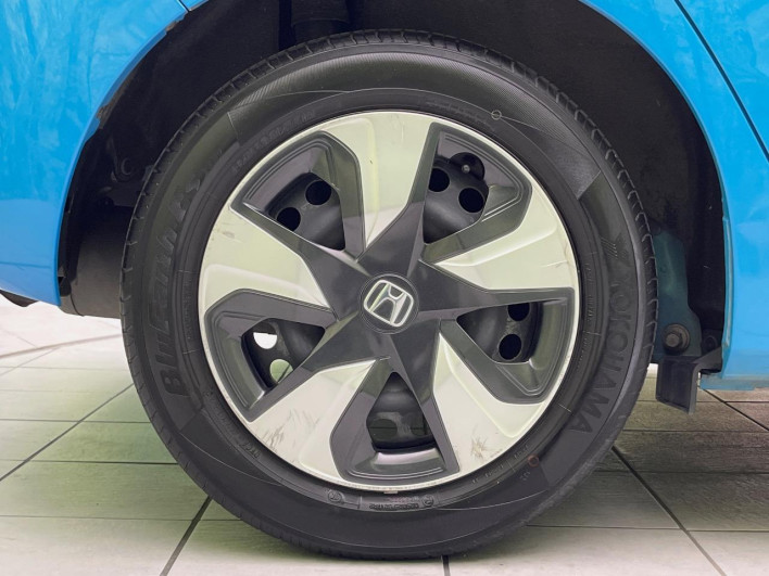 2015 Honda Fit Hybrid DAA-GP5 (UW-69f95e24ad575)[19]