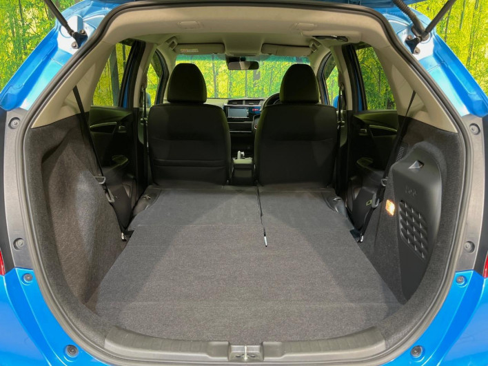 2015 Honda Fit Hybrid DAA-GP5 (UW-69f95e24ad575)[27]