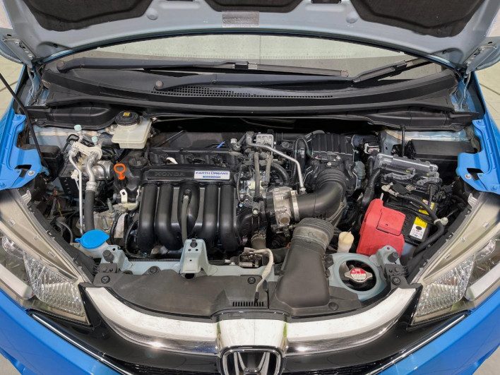 2015 Honda Fit Hybrid DAA-GP5 (UW-69f95e24ad575)[5]