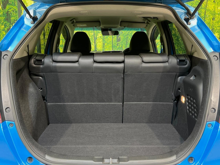 2015 Honda Fit Hybrid DAA-GP5 (UW-69f95e24ad575)[25]