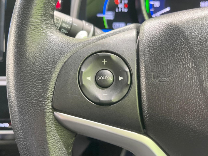 2014 Honda Fit Hybrid DAA-GP5 (UW-69f95e250a6b2)[28]