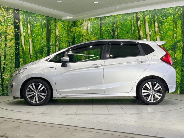 2014 Honda Fit Hybrid DAA-GP5 (UW-69f95e250a6b2)[4]