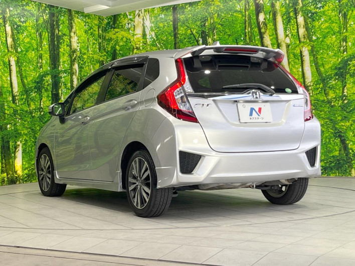 2014 Honda Fit Hybrid DAA-GP5 (UW-69f95e250a6b2)[5]