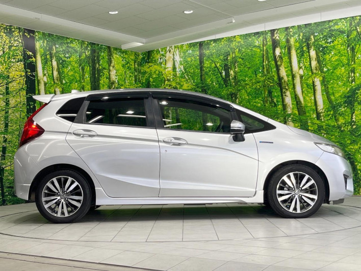 2014 Honda Fit Hybrid DAA-GP5 (UW-69f95e250a6b2)[8]