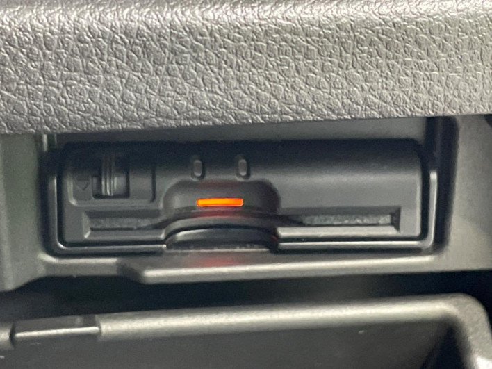 2014 Nissan Serena DAA-HFC26 (UW-69f95e370c1c0)[23]