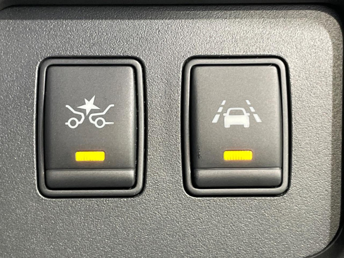 2014 Nissan Serena DAA-HFC26 (UW-69f95e370c1c0)[21]
