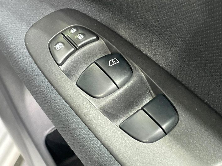 2014 Nissan Serena DAA-HFC26 (UW-69f95e370c1c0)[20]