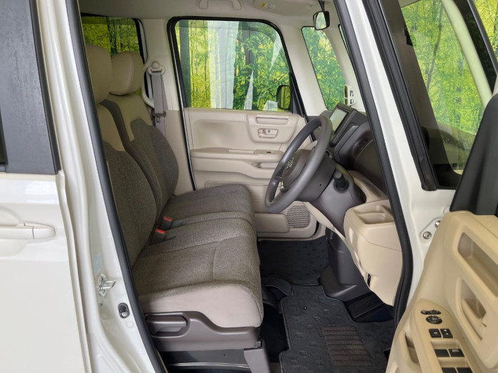 2017 Honda N-BOX DBA-JF3 (UW-69f95e44a80a6)[26]