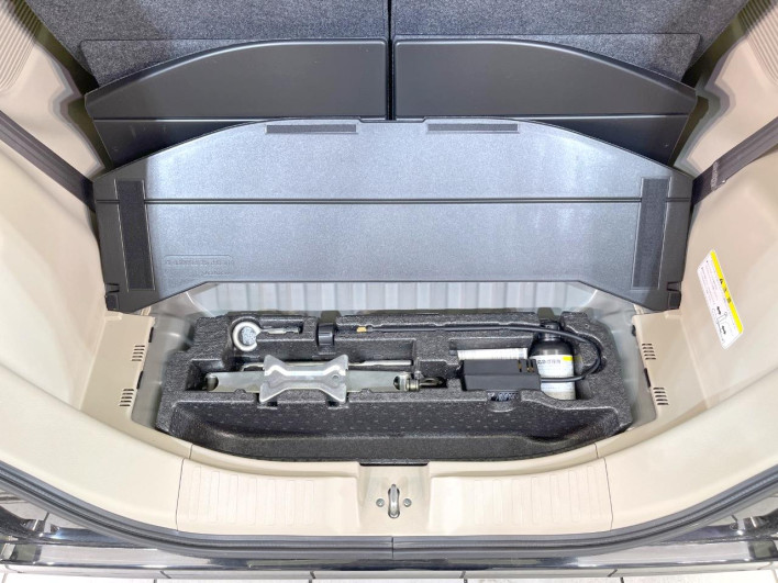 2018 Honda N-BOX DBA-JF3 (UW-69f95e4554fbb)[24]