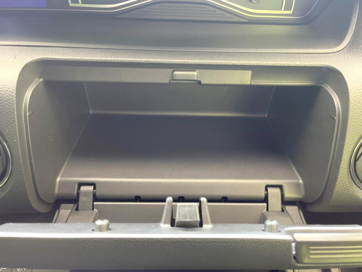 2018 Honda N-BOX CUSTOM DBA-JF3 (UW-69f95e4680f78)[18]