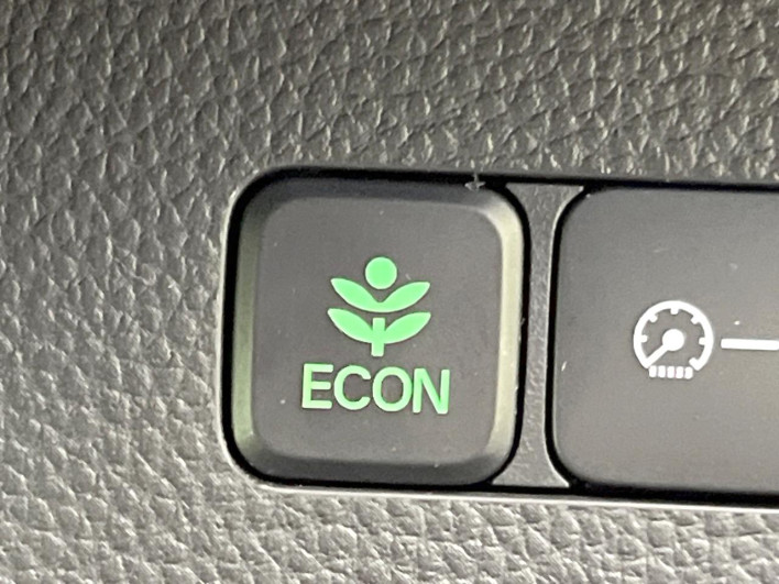 2018 Honda N-BOX CUSTOM DBA-JF3 (UW-69f95e4680f78)[19]