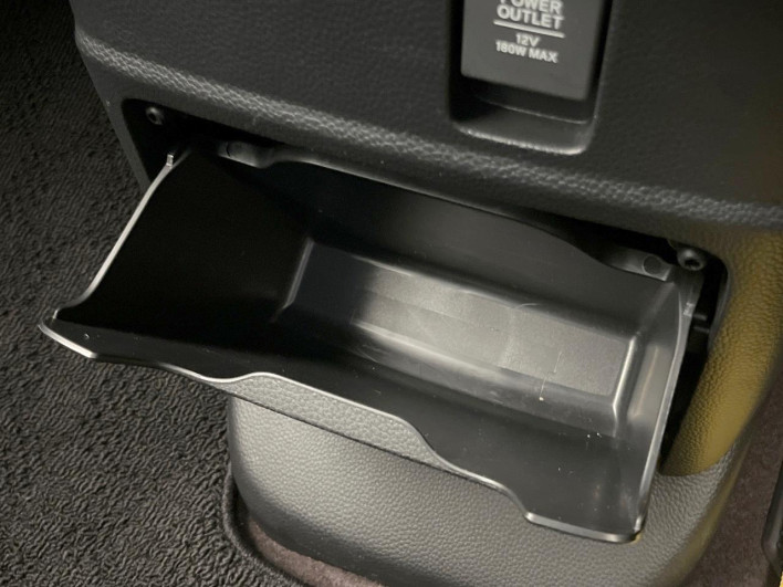 2018 Honda N-BOX CUSTOM DBA-JF3 (UW-69f95e4680f78)[25]
