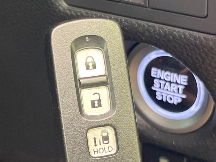 2018 Honda N-BOX CUSTOM DBA-JF3 (UW-69f95e4680f78)[17]