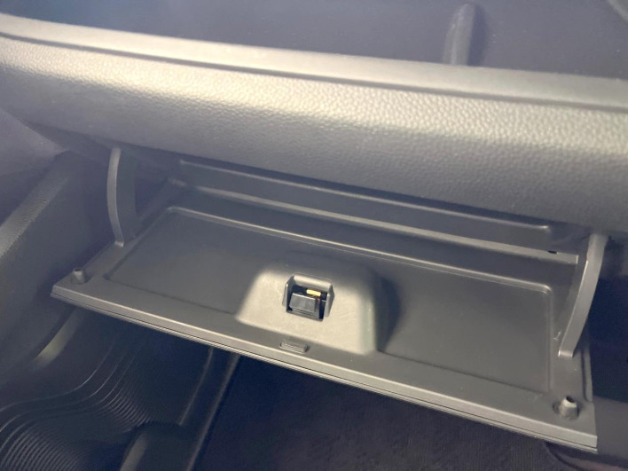 2018 Honda N-BOX CUSTOM DBA-JF3 (UW-69f95e4680f78)[27]