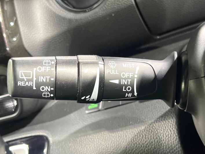 2019 Honda N-BOX CUSTOM DBA-JF3 (UW-69f95e482de80)[23]