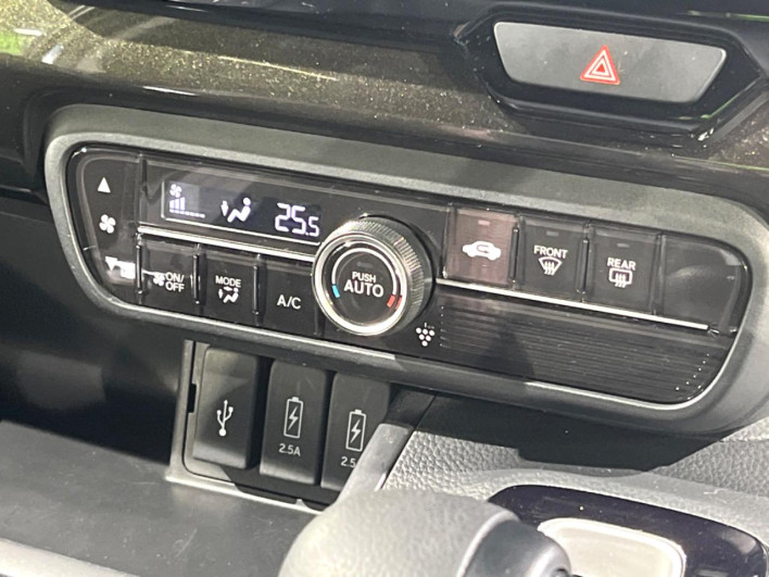 2019 Honda N-BOX CUSTOM DBA-JF3 (UW-69f95e482de80)[26]