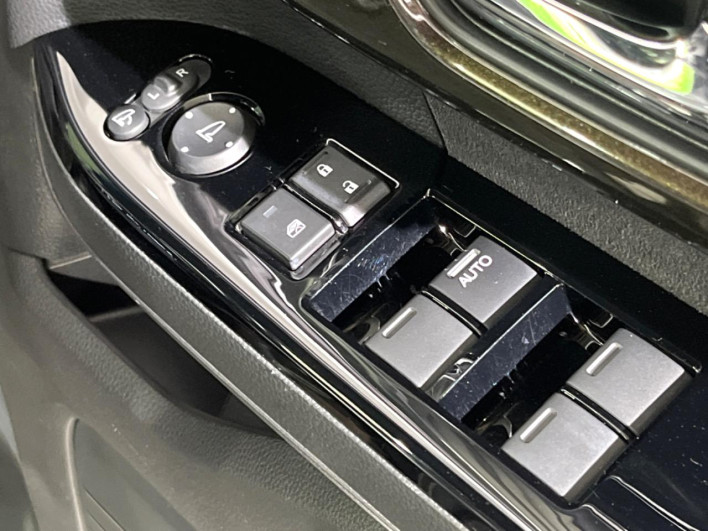 2019 Honda N-BOX CUSTOM DBA-JF3 (UW-69f95e482de80)[11]