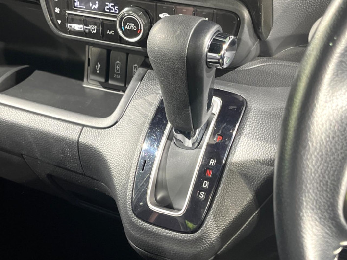 2019 Honda N-BOX CUSTOM DBA-JF3 (UW-69f95e482de80)[25]