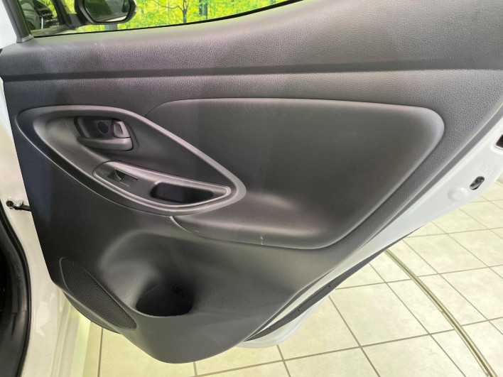 2021 Toyota Yaris 5BA-KSP210 (UW-69f95e641cae1)[29]