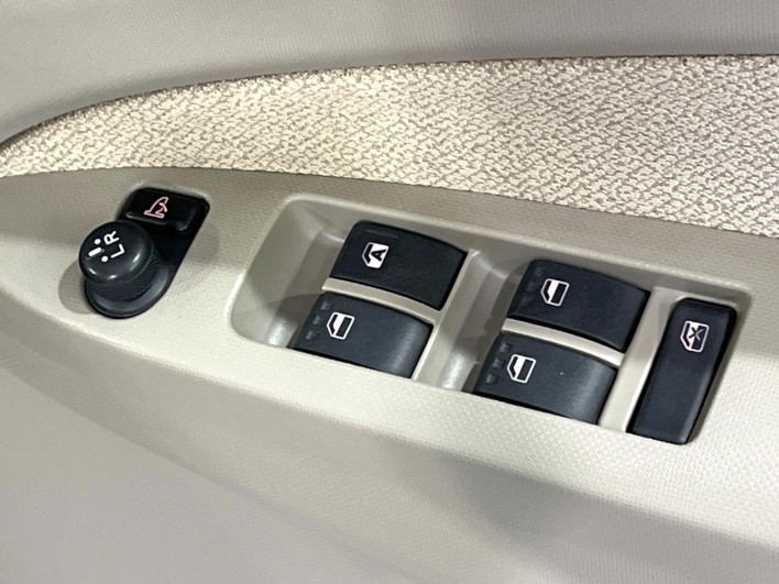 2012 Daihatsu Move DBA-LA100S (UW-69f95e679a7bd)[28]