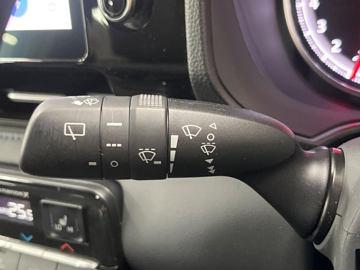 2022 Toyota Voxy 6BA-MZRA90W (UW-69f95eaee13e6)[15]