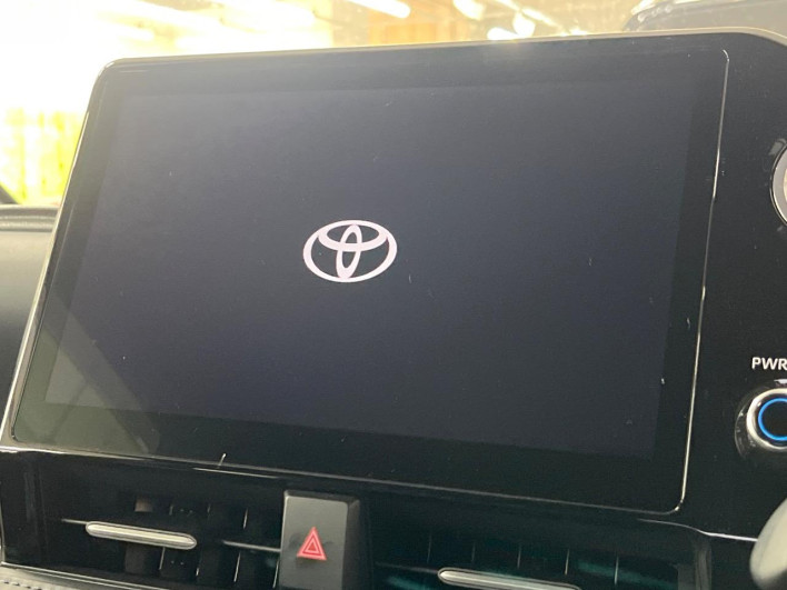 2022 Toyota Voxy 6BA-MZRA90W (UW-69f95eaee13e6)[25]