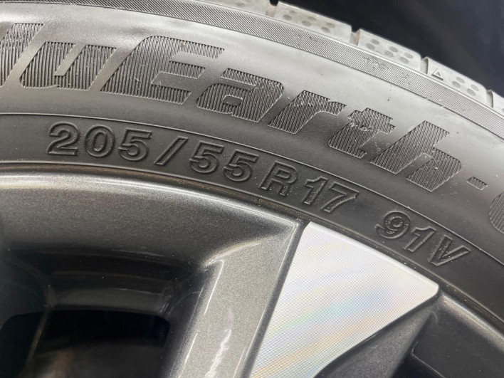 2022 Toyota Voxy 6BA-MZRA90W (UW-69f95eaee13e6)[4]