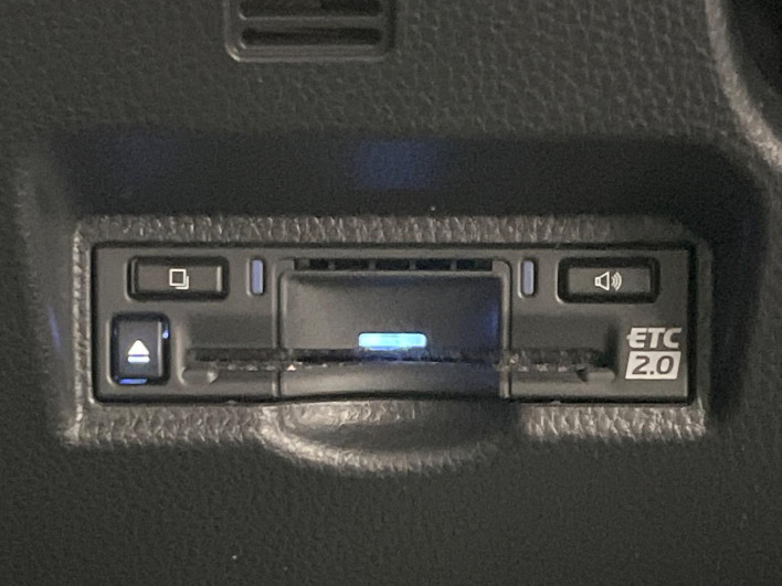 2022 Toyota Voxy 6BA-MZRA90W (UW-69f95eaee13e6)[26]